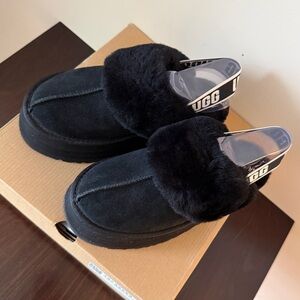 UGG Funkette in Black US 7